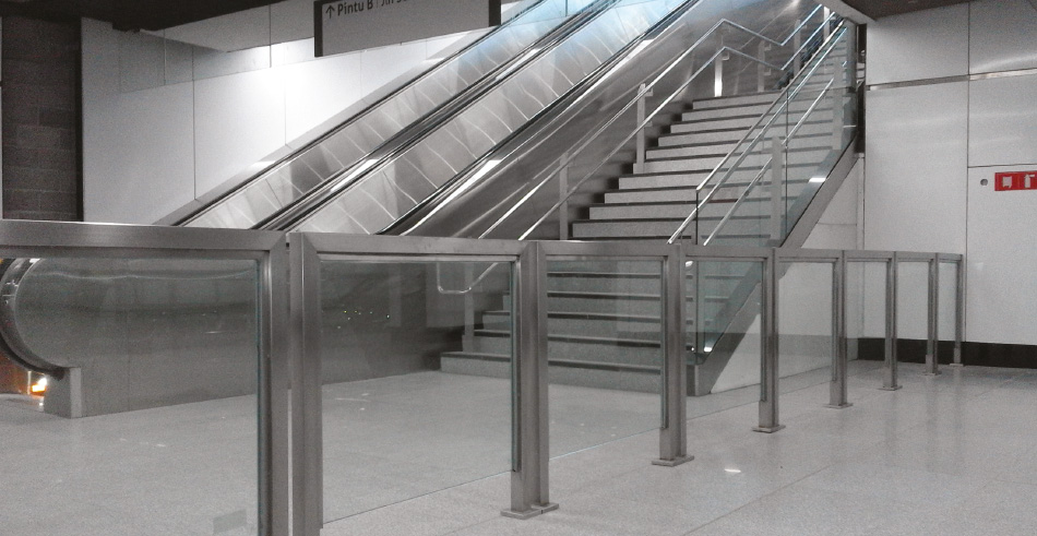 MRT-Stainless Steel Railing - Escalator lobby